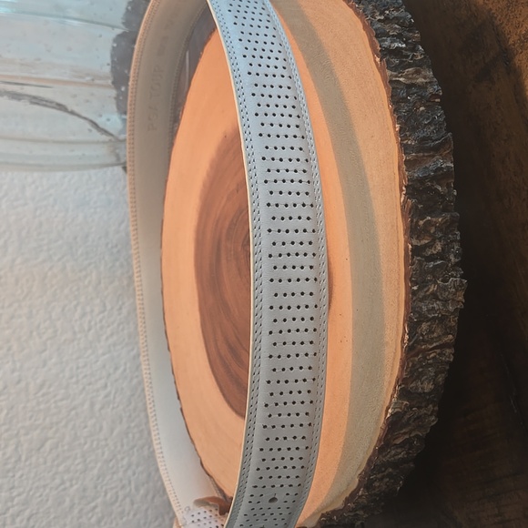 PGA TOUR Mens White Leather Silver Buckle Perforated Adjustable Golf Belt Sz 36 - Picture 4 of 10